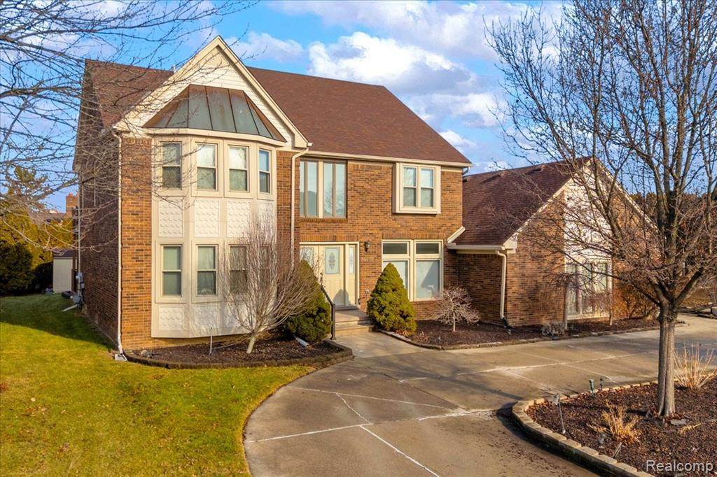 18676 Country Club Circle - Photo 1