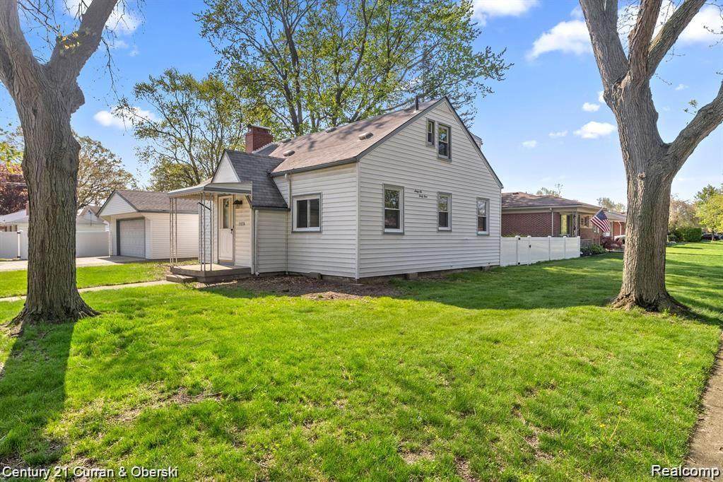 6644 Vernon Street - Photo 1