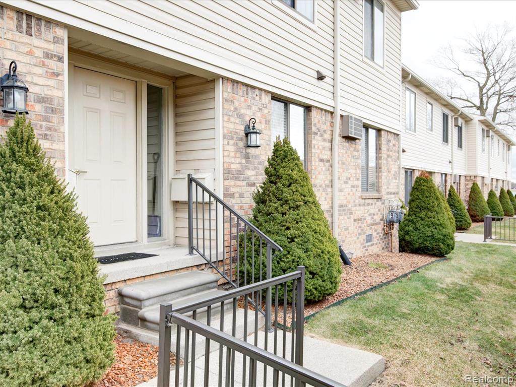 1700 River Road - Photo 1