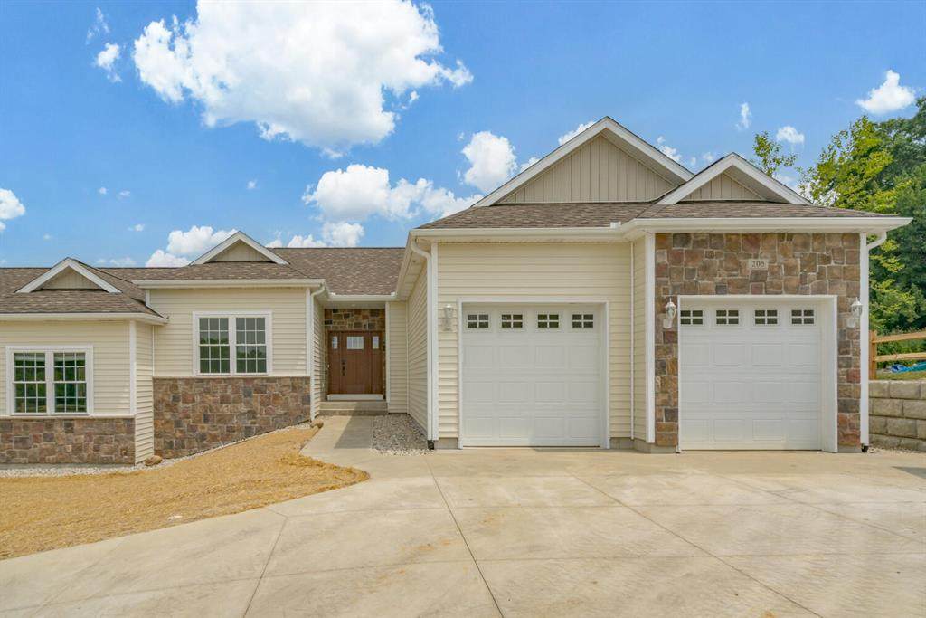 205 Ridgeview Drive - Photo 1