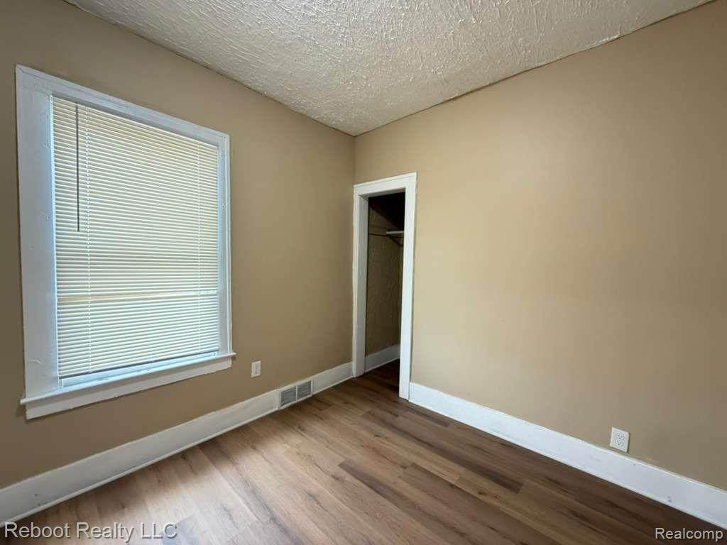 https://bt-photos.global.ssl.fastly.net/michigan/orig_boomver_1_652788352-2.jpg