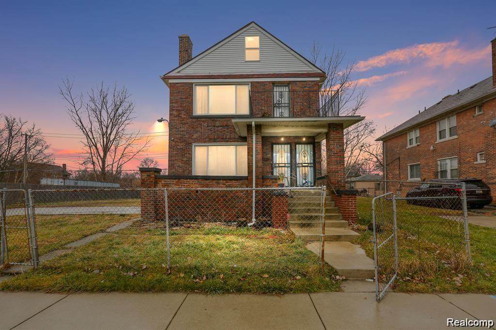 611 Ashland Street - Photo 1