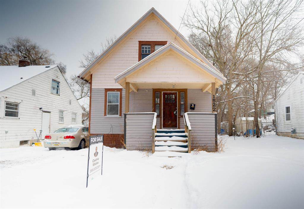 1522 Robertson Avenue - Photo 1