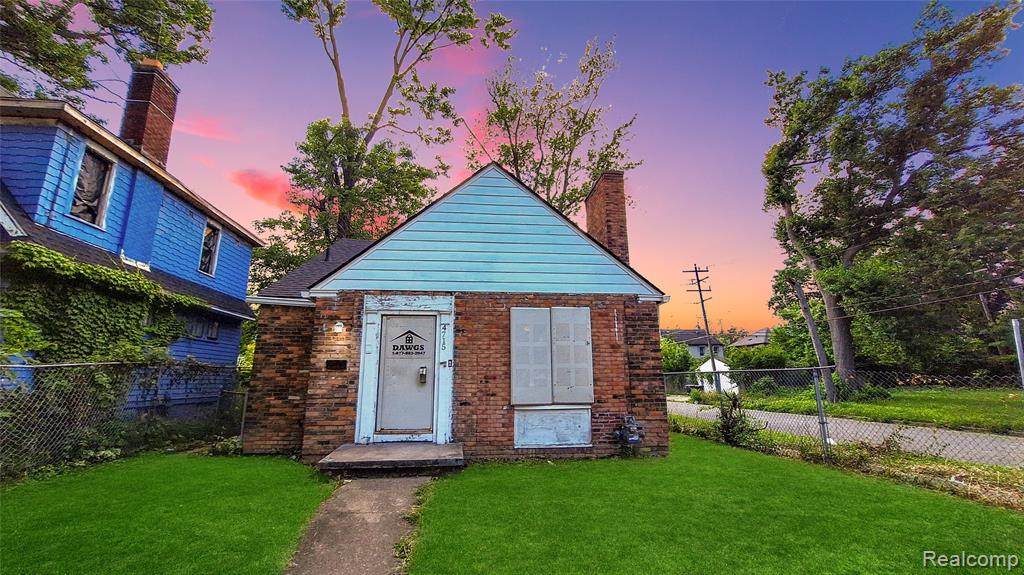 4715 Buckingham Avenue - Photo 1