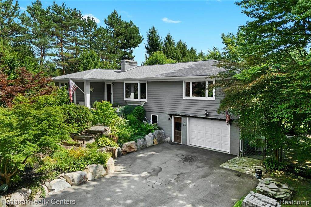 1785 Middle Road - Photo 1