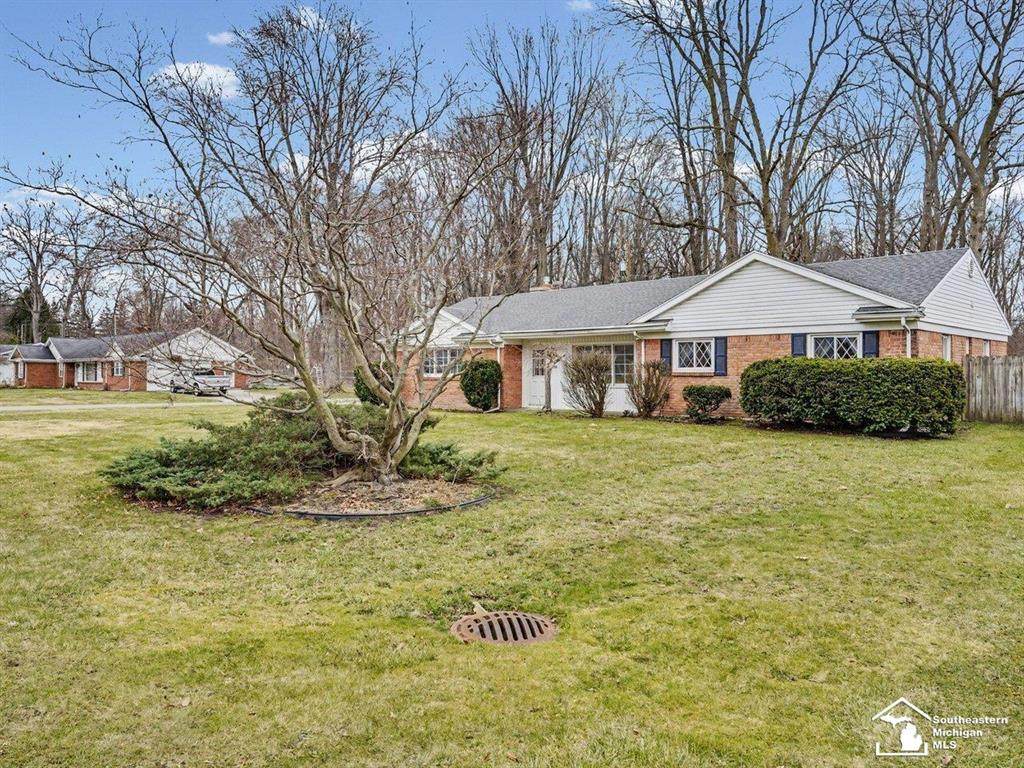 1593 Longfellow Drive - Photo 1