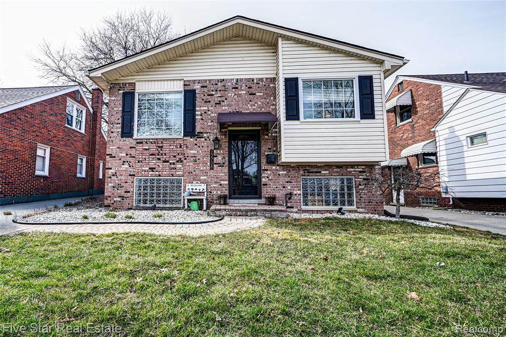 22708 Alger Street - Photo 1