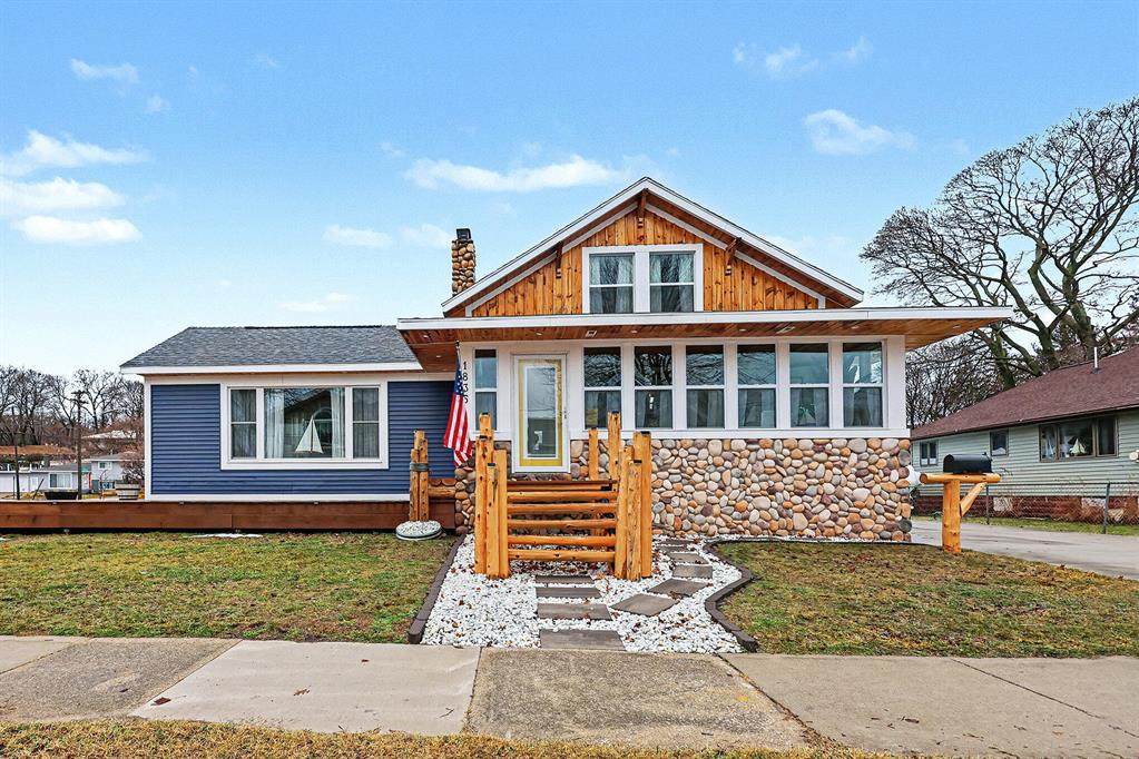 1835 Edgewater Street - Photo 1