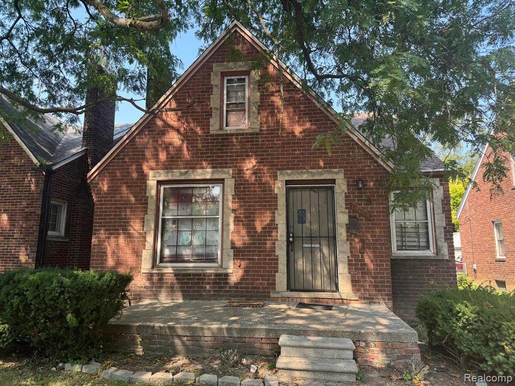 15613 Seymour Street - Photo 1
