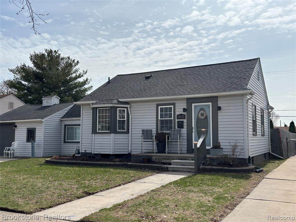 19235 Philomene Boulevard - Photo 1