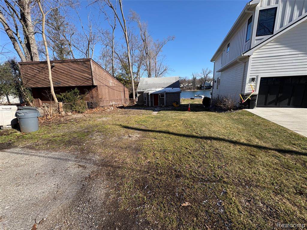 6912 Colony Drive - Photo 1
