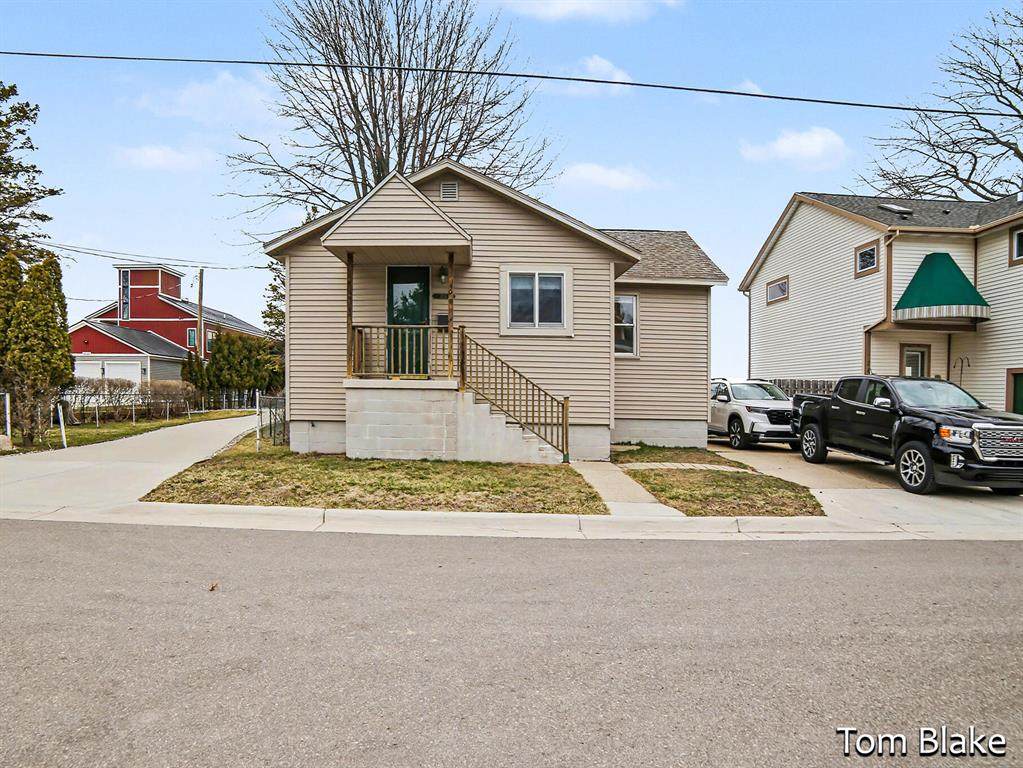 1834 Edgewater Street - Photo 1