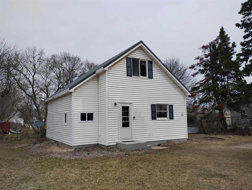 511 Woodworth Avenue - Photo 1