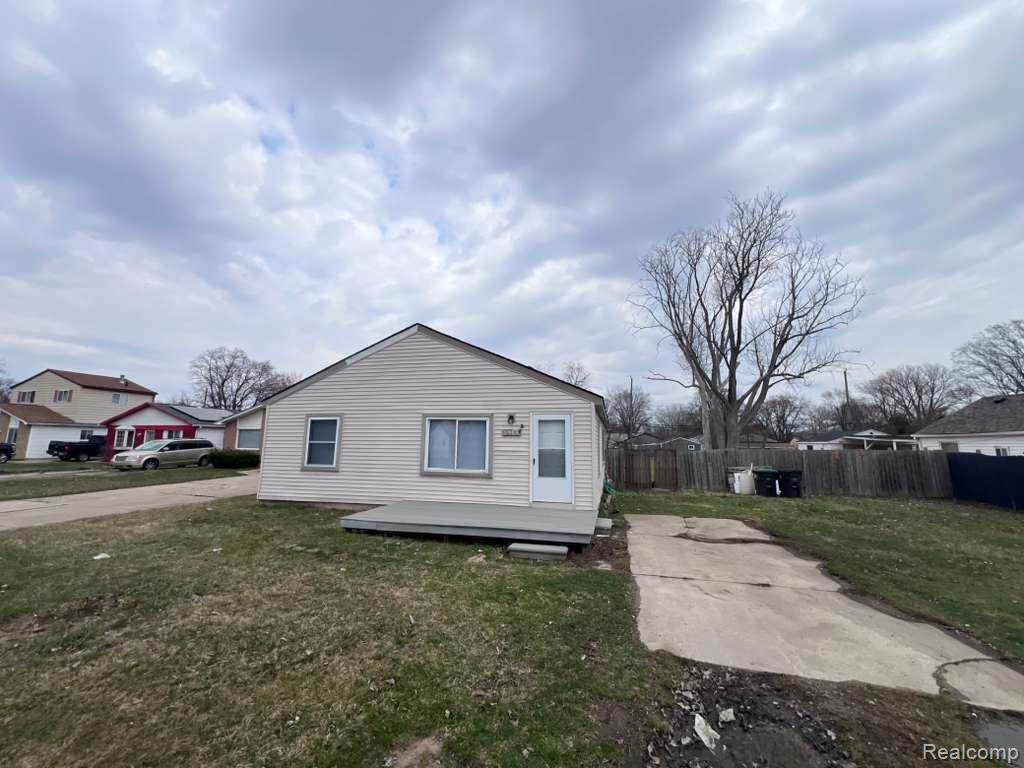 15163 Beech Daly Road - Photo 1