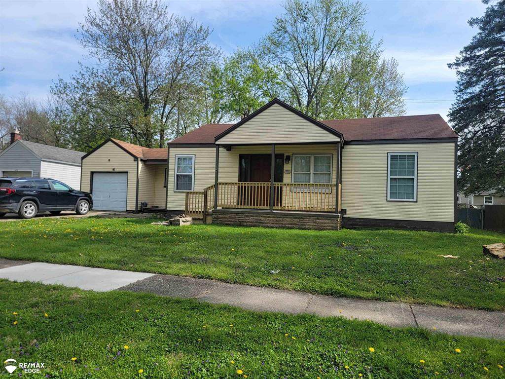 442 Beach Street - Photo 1