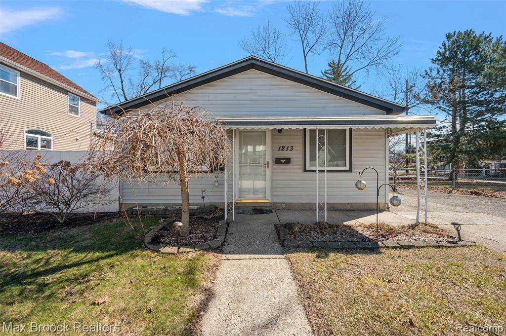 1213 Batavia Avenue - Photo 1
