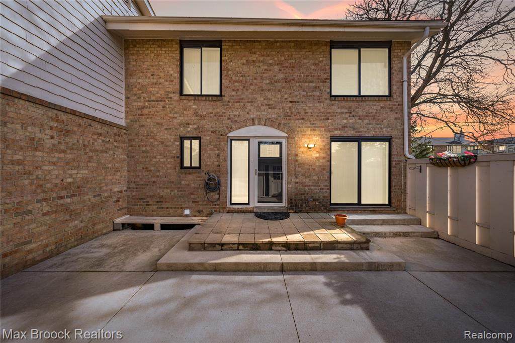 7451 Pebble Point - Photo 1