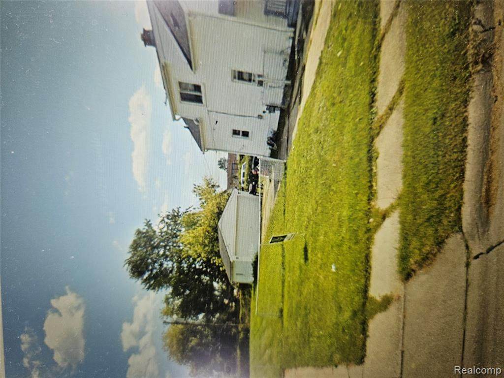 000 Pinehurst - Photo 1