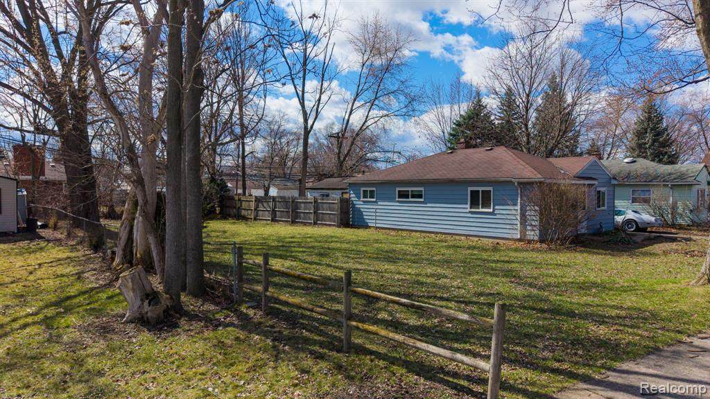 21913 Powers Avenue - Photo 1