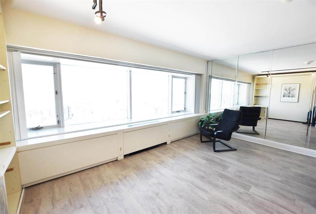 555 William Street - Photo 1