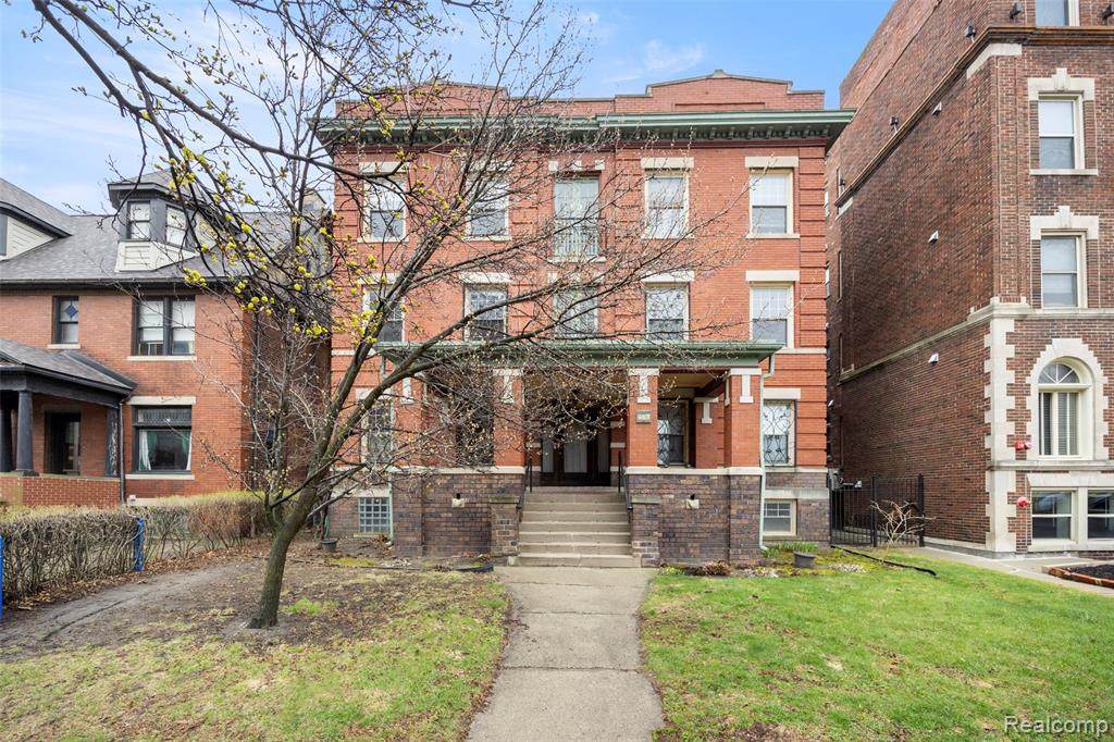 469 Willis Street - Photo 1