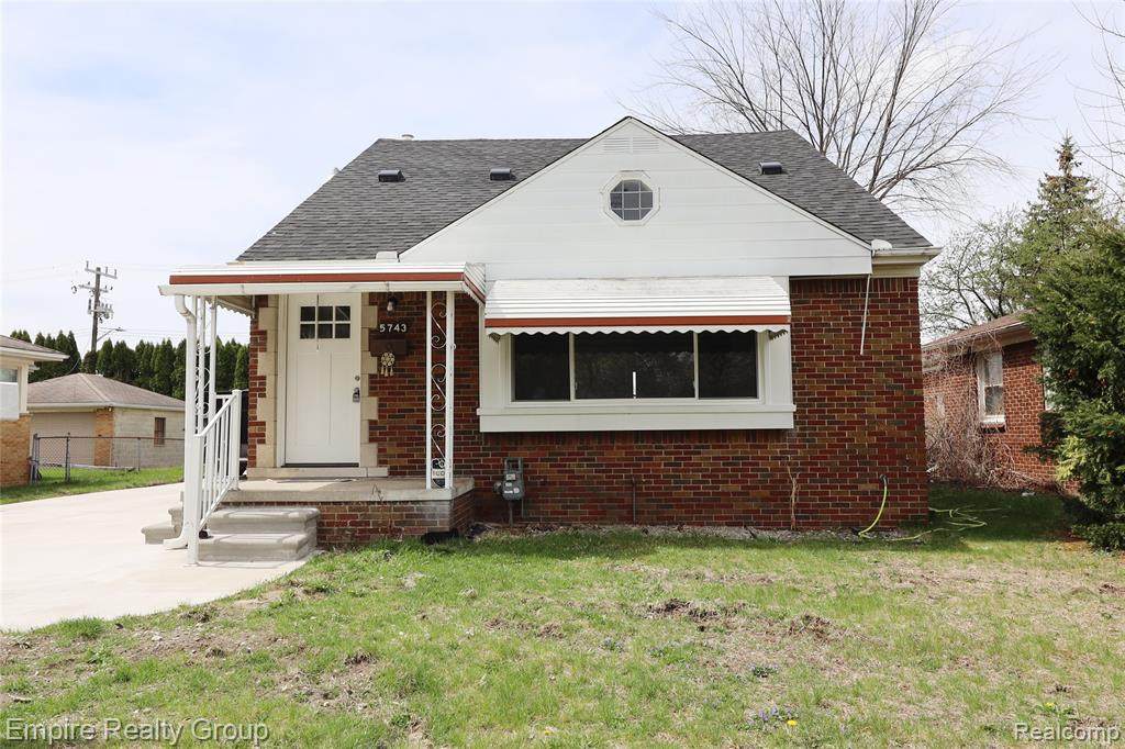 5743 N Highland Street - Photo 1