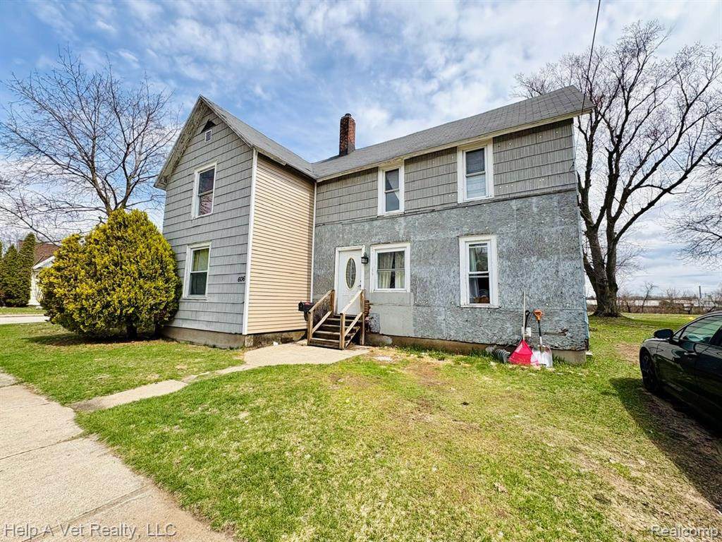 606 Bond Street - Photo 1