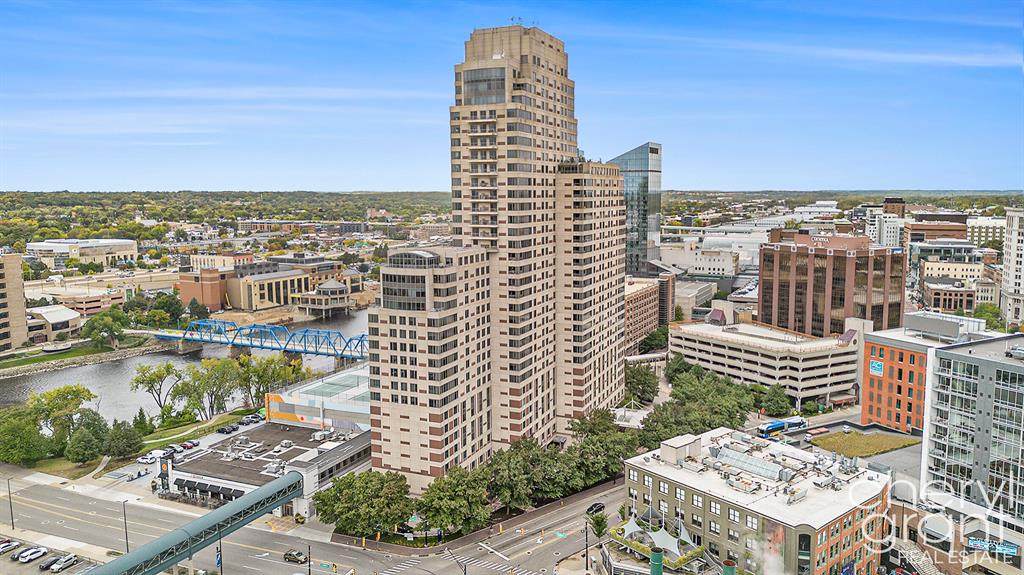 158 Campau Circle - Photo 1