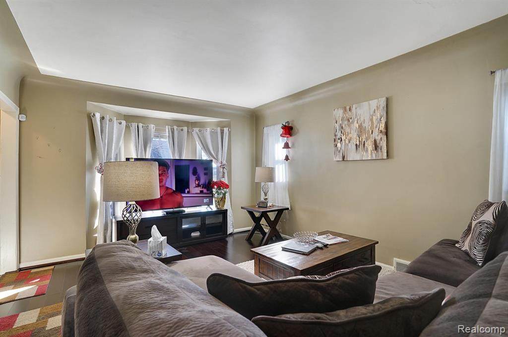 839 Bennett Avenue - Photo 1