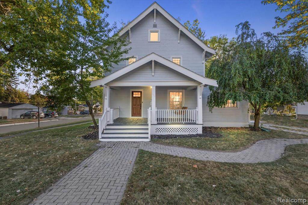 438 Bailey Street - Photo 1