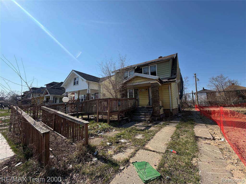 5564 Ivanhoe Street - Photo 1