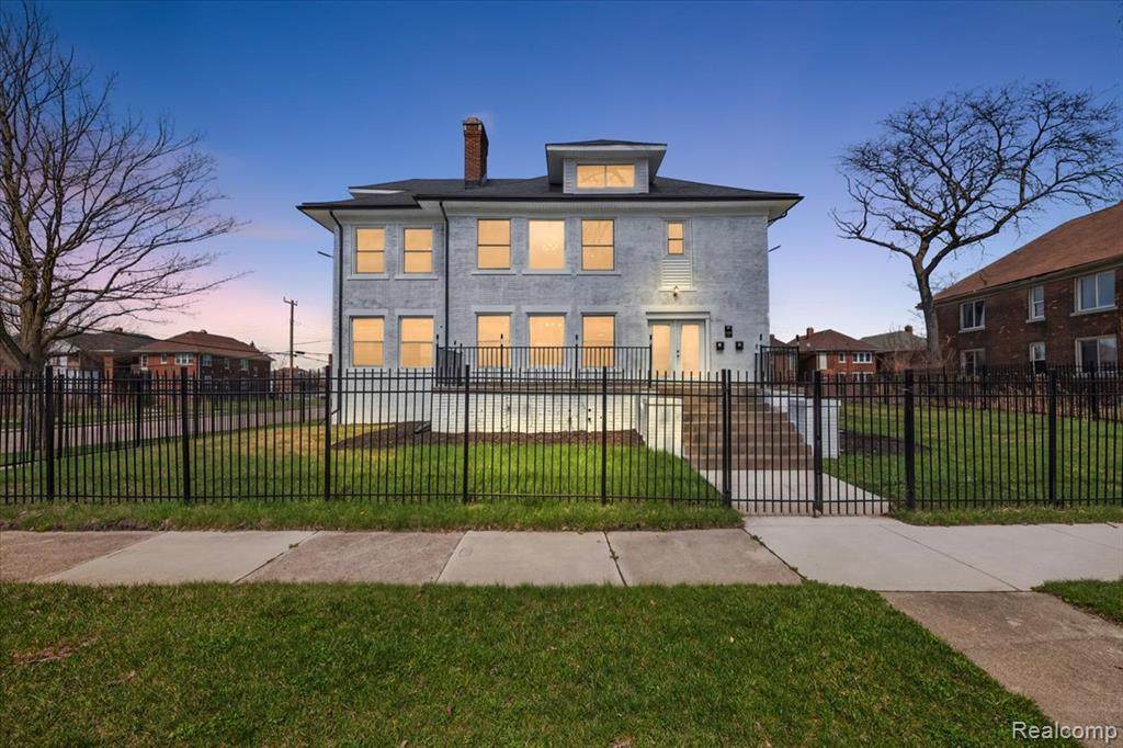 2080 Gladstone Street - Photo 1