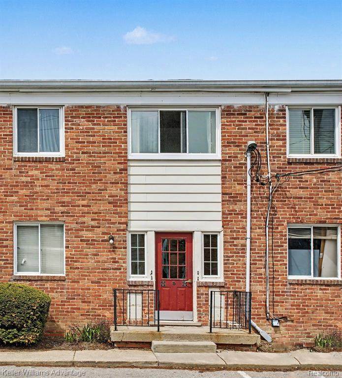 32718 Grand River Avenue - Photo 1