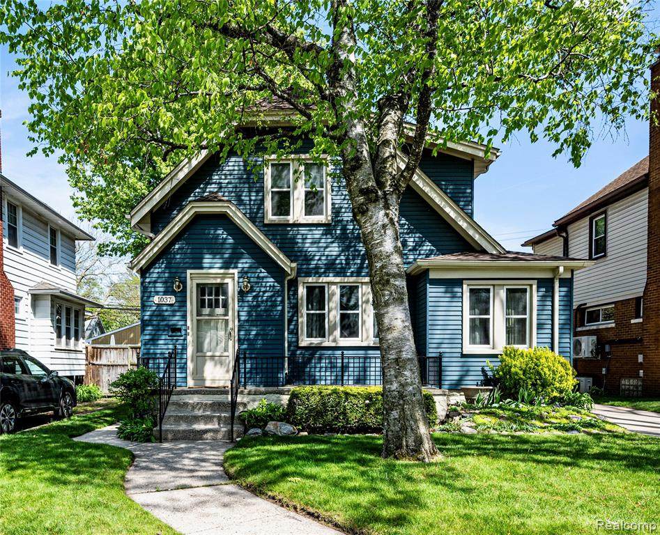 1037 Longfellow Avenue - Photo 1