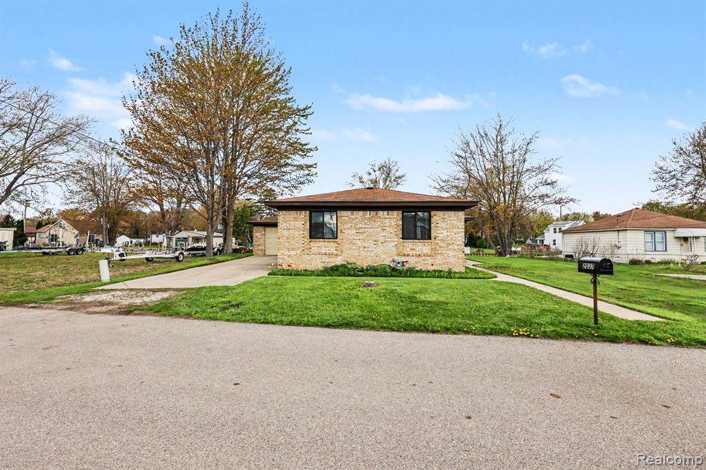 2037 Park Drive - Photo 1