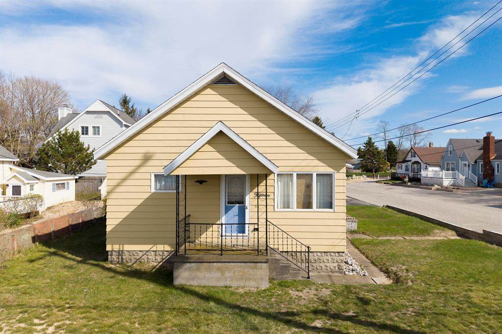 15 Lakeshore Drive - Photo 1