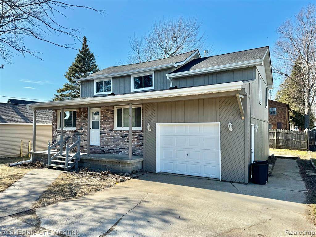 432 Edgewater Drive - Photo 1