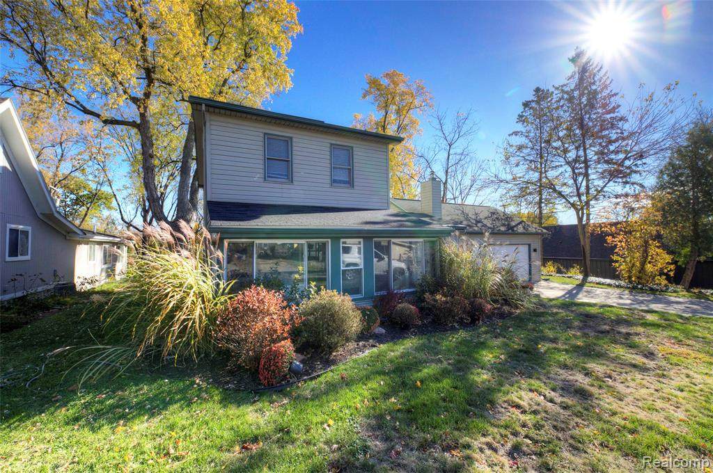 212 Hillcroft Drive - Photo 1