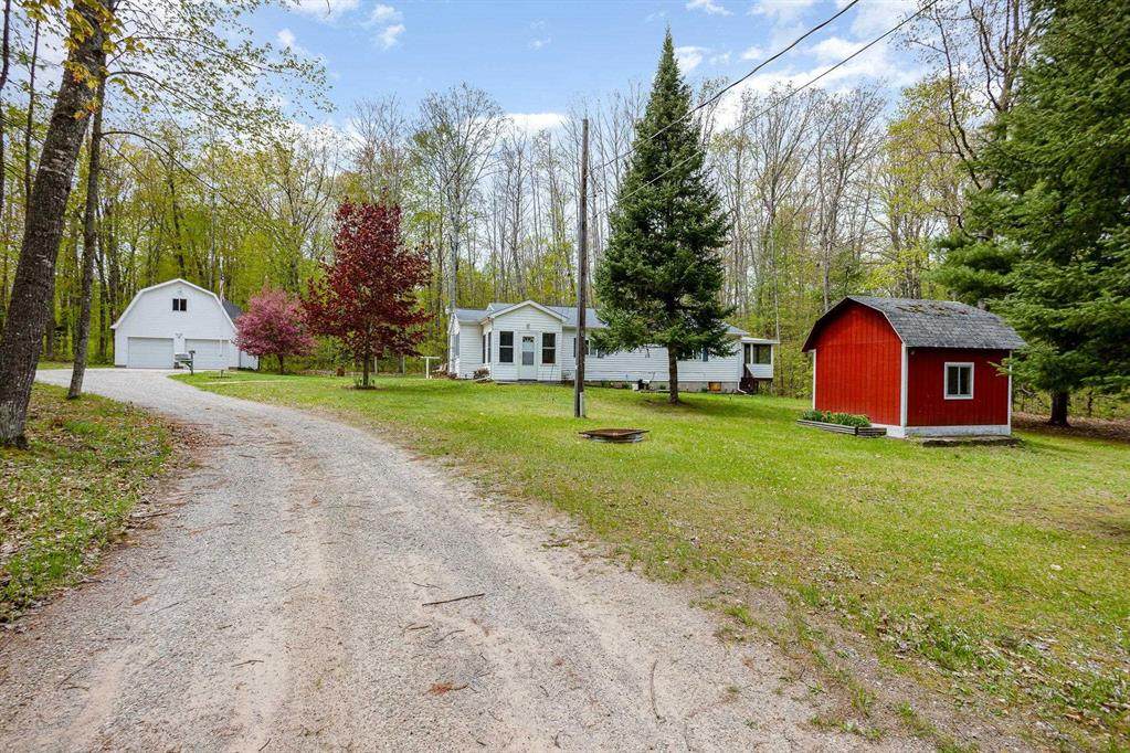 6924 Leslie Street - Photo 1