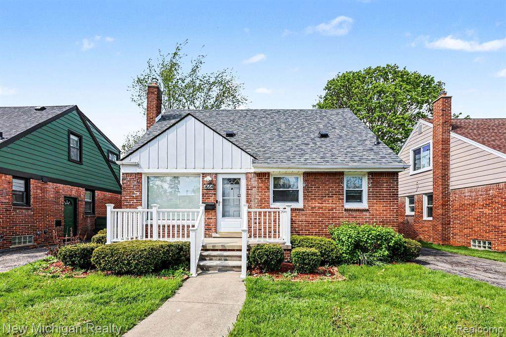1664 11 Mile Road - Photo 1