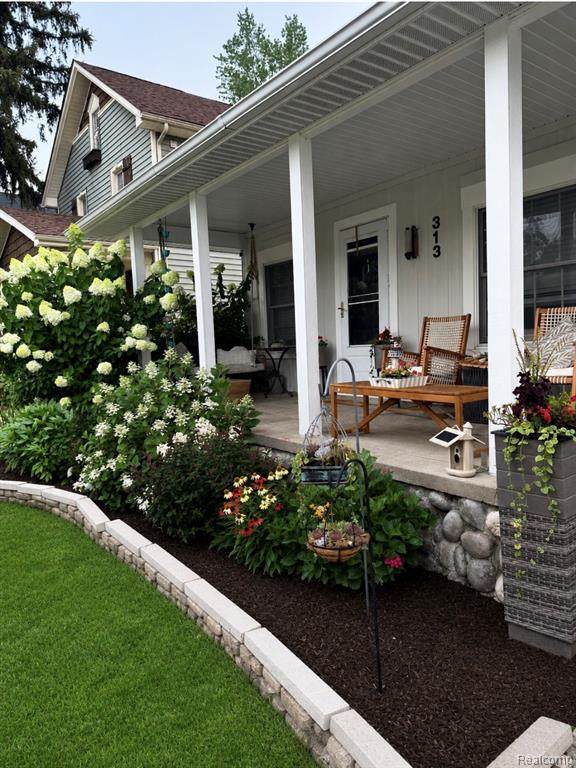 313 Castell Avenue - Photo 1