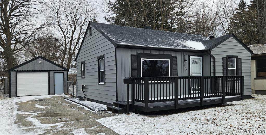 1732 Stanley Street - Photo 1