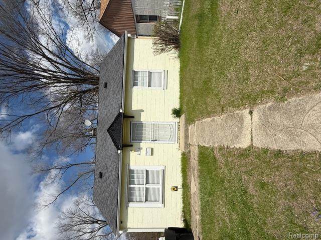 21562 Davison Street - Photo 1