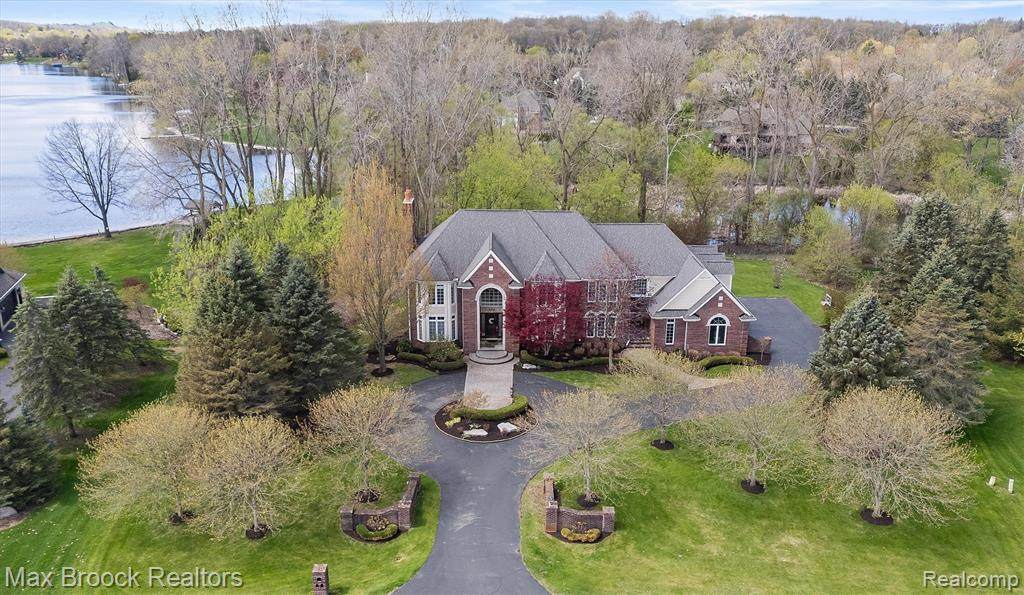 398 Shrewsbury Drive - Photo 1