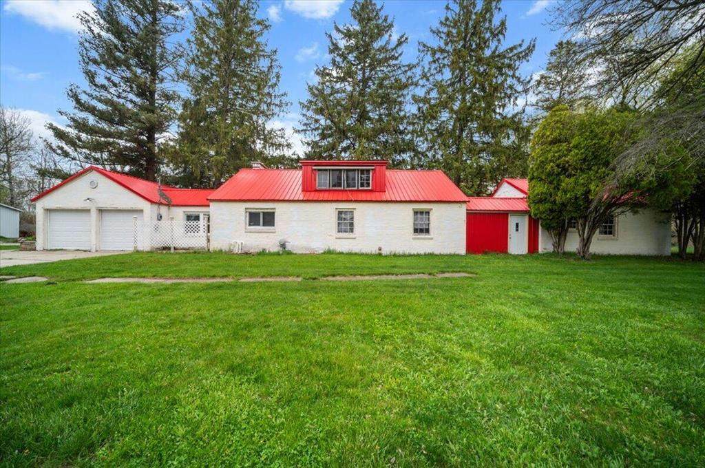 5599 Howard City Edmore Road - Photo 1