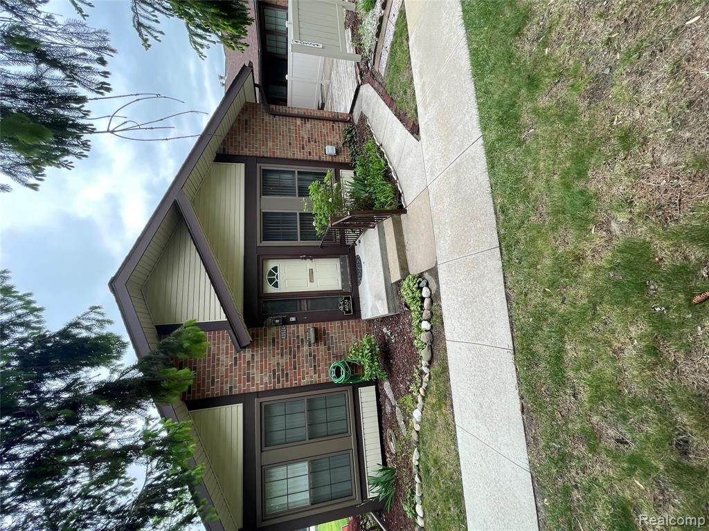 40524 Newport Drive - Photo 1