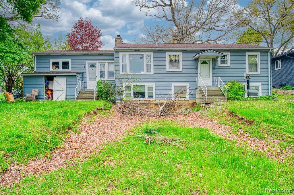 5985 Rowley Boulevard - Photo 1