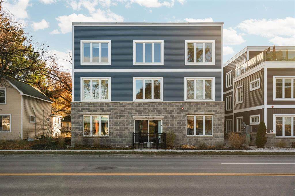 922 Front Street - Photo 1