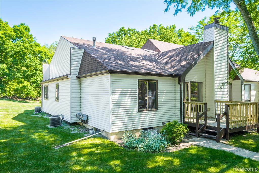 2925 Staten Avenue - Photo 1