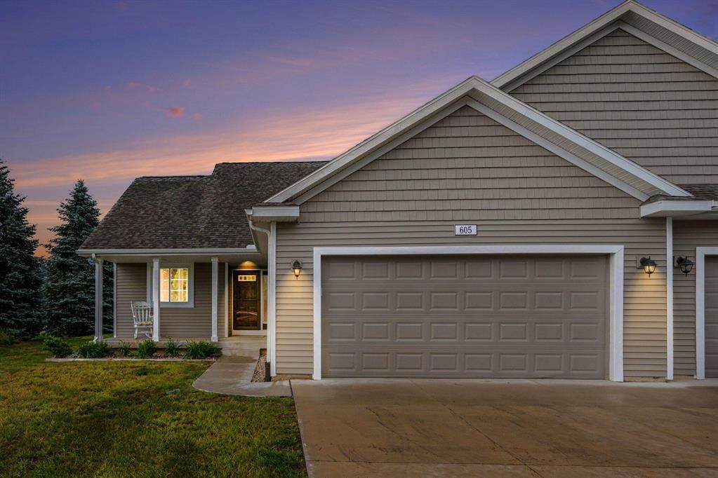 605 Bush Boulevard - Photo 1